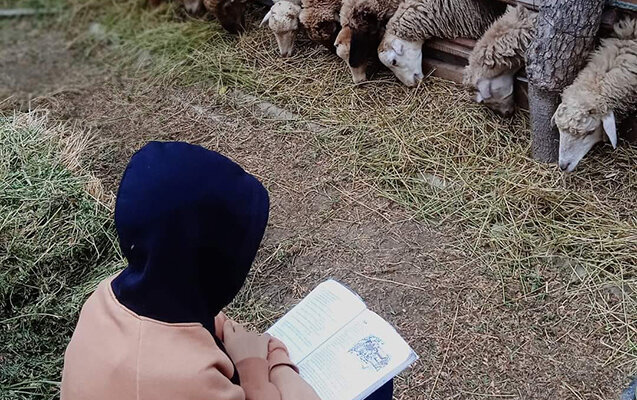 Foto ilə gündəm olan məktəbli DANIŞDI: "Gələcəkdə polis olmaq istəyirəm"-VİDEO