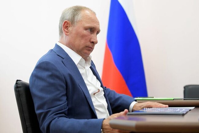 Putin öz maaşını artırdı