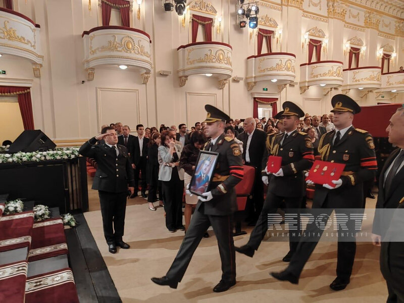 Milli Qəhrəman Riad Əhmədovla vida mərasimi keçirilir - FOTO