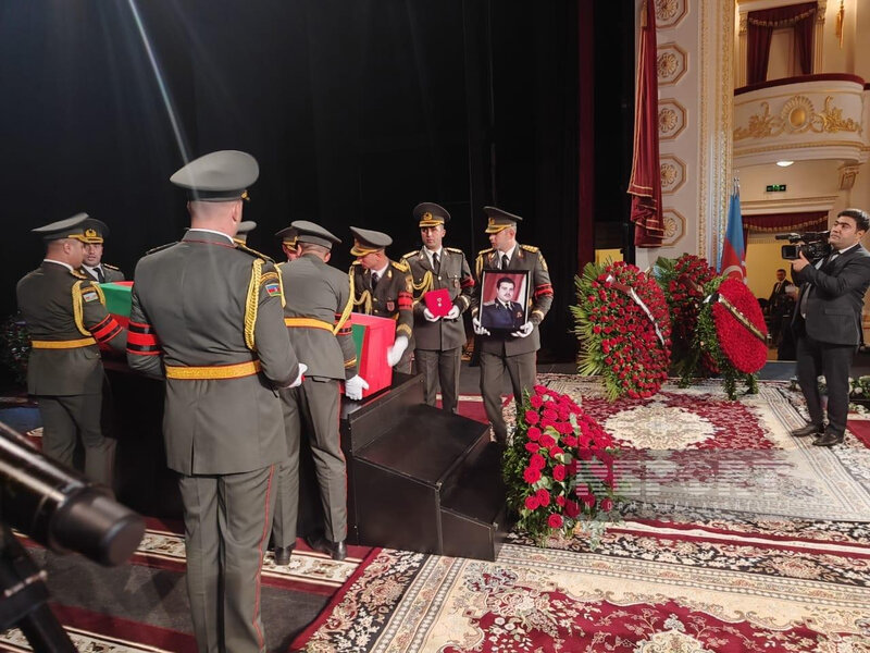 Milli Qəhrəman Riad Əhmədovla vida mərasimi keçirilir - FOTO