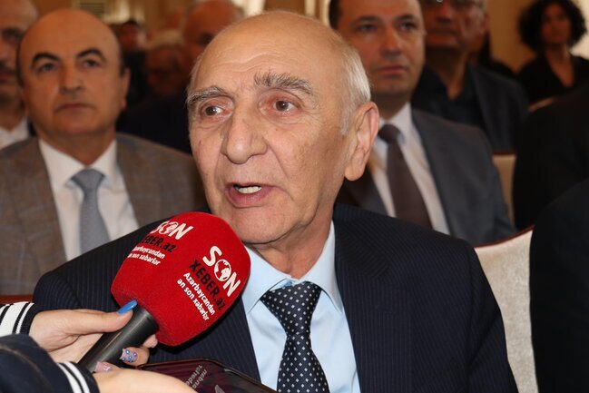 Aydın Kazımzadə: "Xoşbəxt müəllim ilə söhbət edən hər bir kəs həyat dərsi alardı"