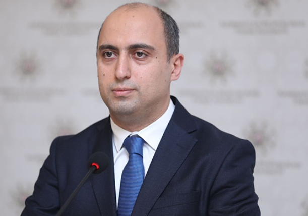 Emin Əmrullayev 150 minə yaxın müəllimə SMS göndərdi