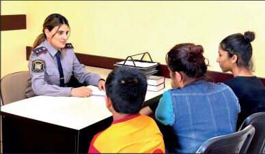 Azərbaycanda DƏHŞƏT: Ərindən işgəncə görən qadın uşaqları ilə evdən qaçdı