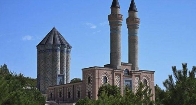 "Anadolu" agentliyi Naxçıvanın tarixi abidələrindən reportaj hazırlayıb