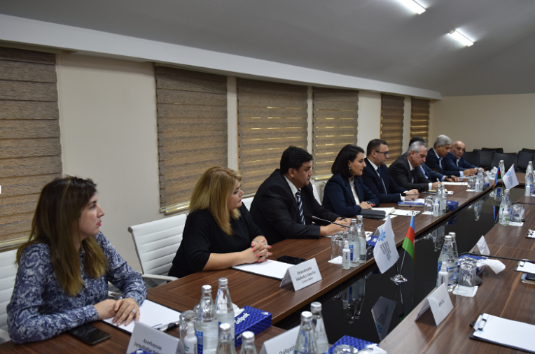 "Açıq hökumətin təşviqində və korrupsiyaya qarşı mübarizədə medianın rolu" mövzusunda dəyirmi masa keçirilib