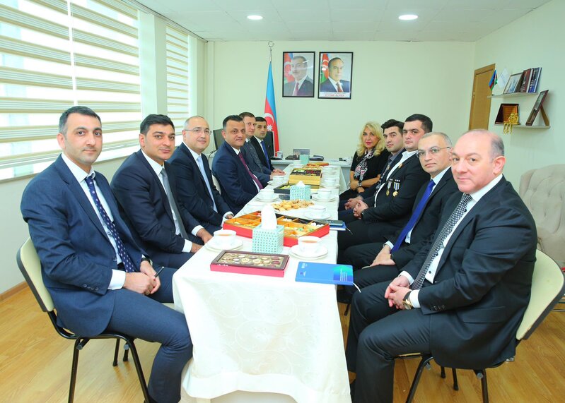 Vüqar Qurbanov Respublika Perinatal Mərkəzinin işçiləri ilə görüşüb