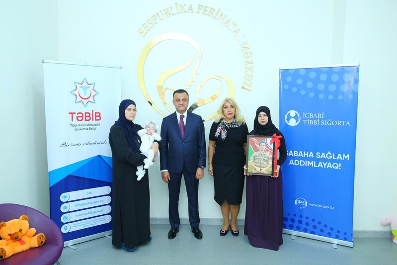 Vüqar Qurbanov Respublika Perinatal Mərkəzinin işçiləri ilə görüşüb