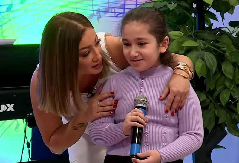 "Toppuş bacı"nın qızı Zəhra canlı efirdə qonaq oldu - VİDEO