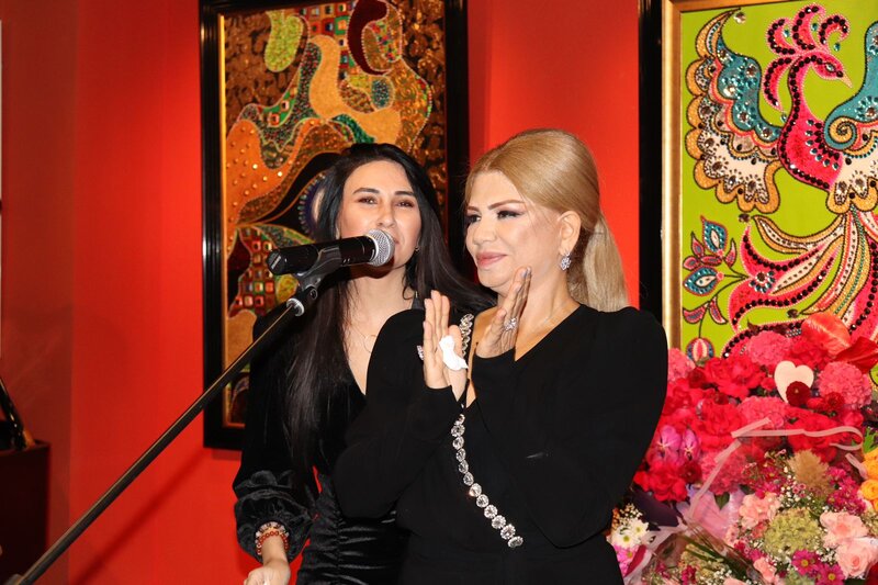 Rəssam Mehriban Alışovanın "Rənglərin Sehirli İşığı" sərgisinin açılışı oldu- VİDEOREPORTAJ