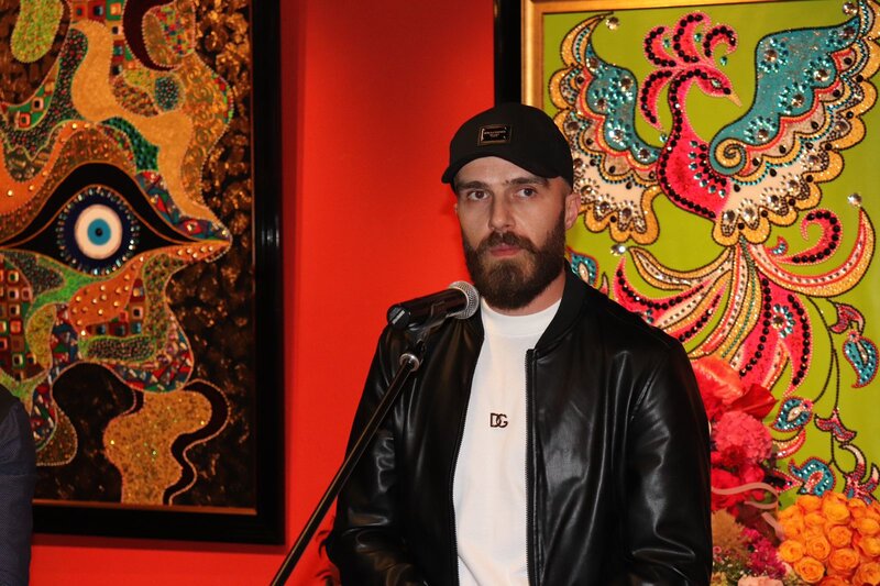 Rəssam Mehriban Alışovanın "Rənglərin Sehirli İşığı" sərgisinin açılışı oldu- VİDEOREPORTAJ