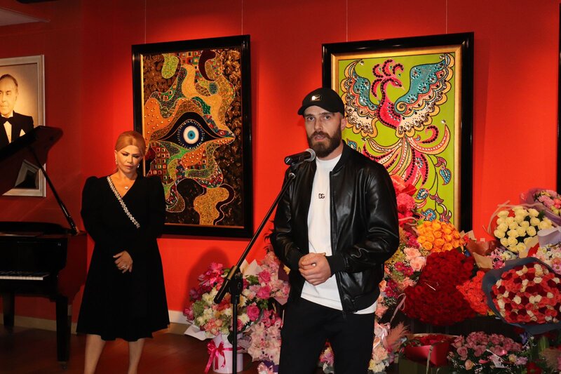 Rəssam Mehriban Alışovanın "Rənglərin Sehirli İşığı" sərgisinin açılışı oldu- VİDEOREPORTAJ