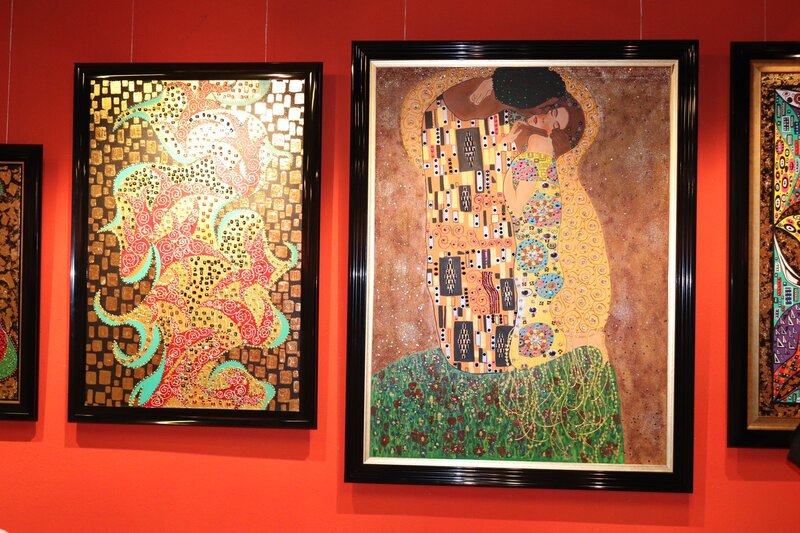 Rəssam Mehriban Alışovanın "Rənglərin Sehirli İşığı" sərgisinin açılışı oldu- VİDEOREPORTAJ