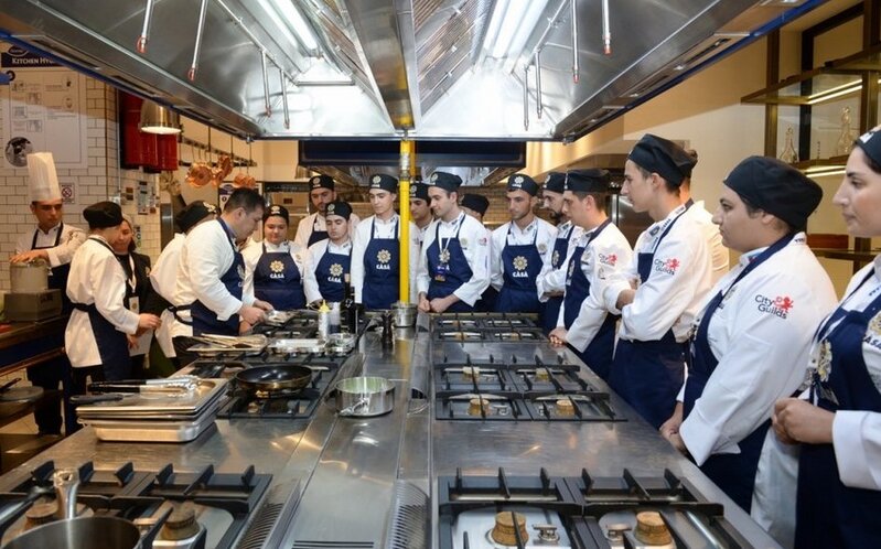 Peşə məktəblərində ödənişli təhsil alan müharibə veteranlarının təhsil haqlarının dövlətin ödəməsi son oxunuşda təsdiqlənib