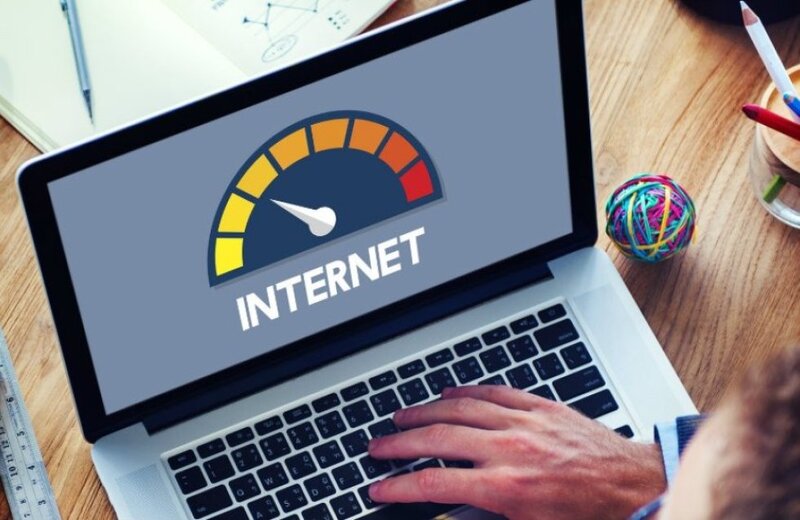 Deputat internetin sürəti və qiymətindən narazıdır