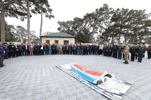 Vəfat edən general-mayor dəfn edildi - YENİLƏNİB + FOTO