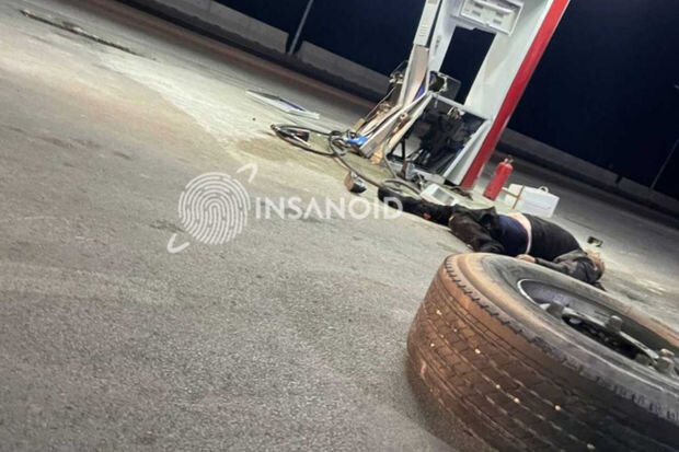 Yük maşınının təkəri çıxıb yol kənarındakı şəxsi öldürdü