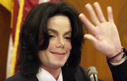 Maykl Ceksonun dəri gödəkçəsi görün, neçəyə satıldı?