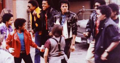 Maykl Ceksonun dəri gödəkçəsi görün, neçəyə satıldı?