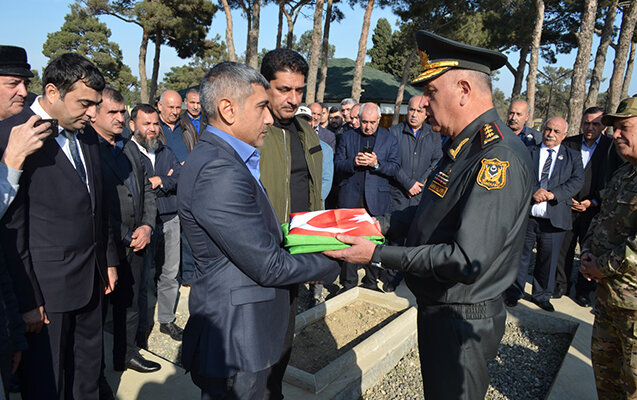 Kərim Vəliyev general-mayorun dəfnində - FOTO