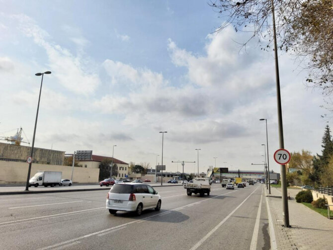 Bakının əsas prospektlərindən birində SÜRƏT HƏDDİ ENDİRİLDİ - VİDEO