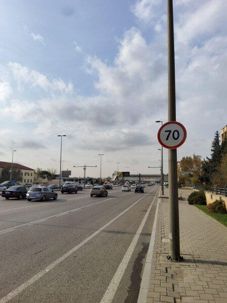 Bakının əsas prospektlərindən birində SÜRƏT HƏDDİ ENDİRİLDİ - VİDEO