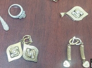 Gəncədə 6 min dolları və 40 min manatlıq qızıl oğurlayan qadın saxlanılıb - FOTO