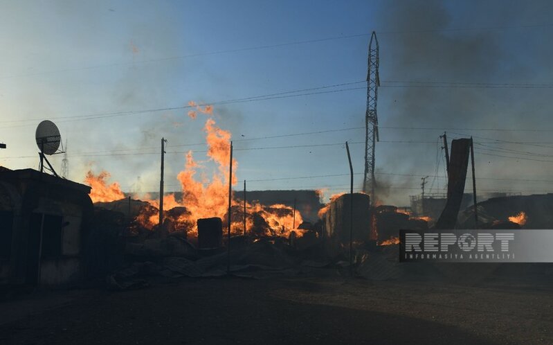 Bakıda taxta bazarında baş verən yanğın yerindən FOTOLAR