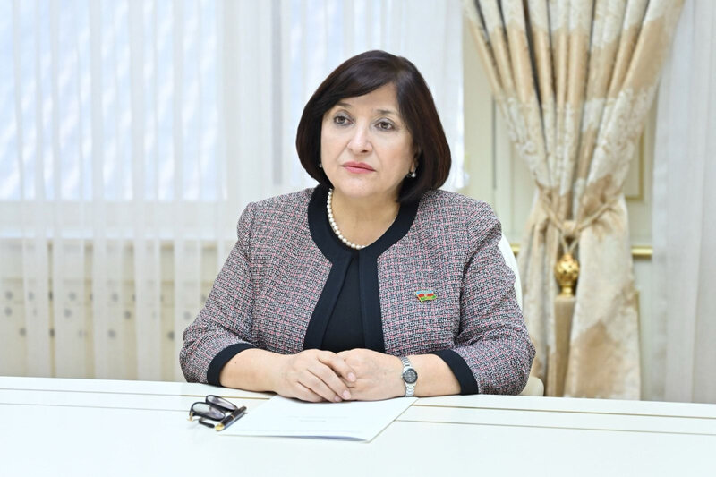 Milli Məclisin sədri beş ölkənin səfiri ilə görüşüb