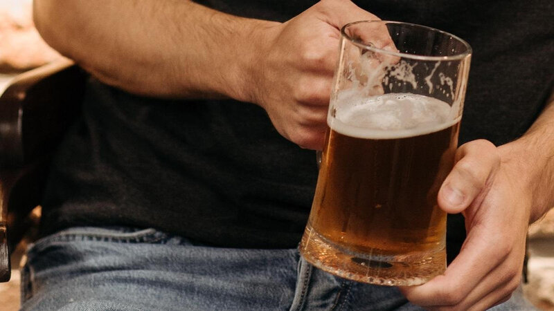 Sumqayıtda kafedə çaypulu üstündə dava: Bakalı başında sındırdılar