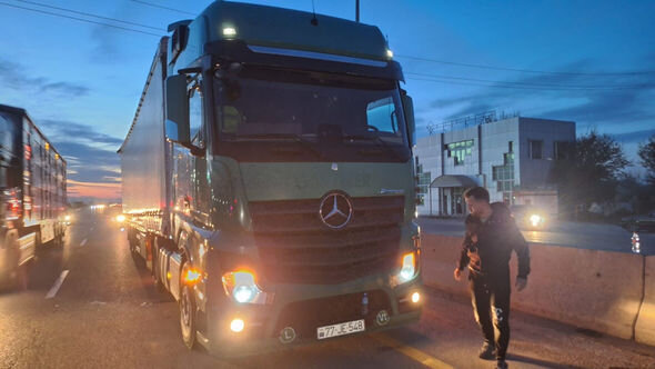 Ucarda TIR-ın vurduğu piyada ölüb - FOTO