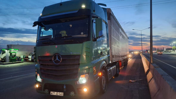 Ucarda TIR-ın vurduğu piyada ölüb - FOTO