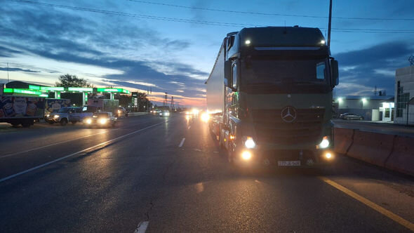 Ucarda TIR-ın vurduğu piyada ölüb - FOTO