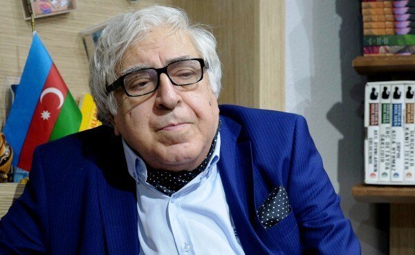 "Üç il də gözləsinlər, namizədliyimi verməyəcəyəm" - Anar