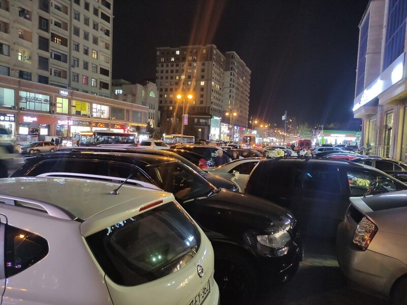 "Ağ Çiçəyim" Şadlıq Sarayı piyadaları təhlükəyə atdı (FOTO)