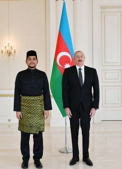 Prezident İlham Əliyev Malayziyanın Azərbaycana yeni təyin olunmuş səfirini qəbul edib - FOTO
