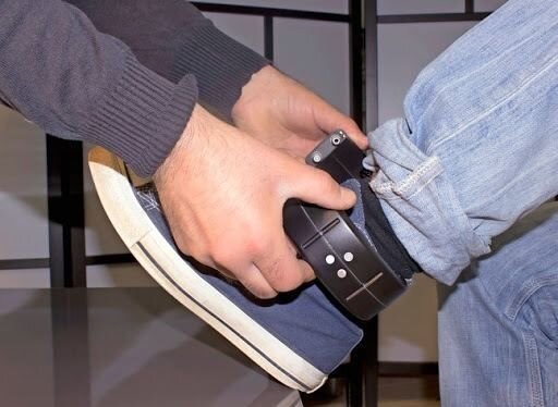 Atası ilə mübahisə etdi, çənəsini sındırdı, elektron qolbaq taxıldı