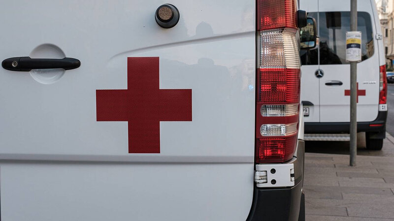 Sərxoş kişi təcili yardım həkimlərini döydü