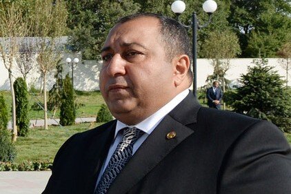 İcra Baçısının nümayəndəsi yaşıllıq işləri gördürür - 60 min manata