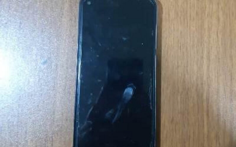 Qadın həbsdə olan həyat yoldaşına corabda telefon keçirməyə cəhd etdi