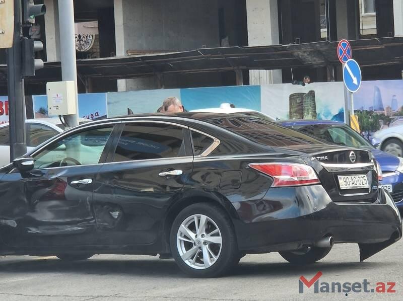 Ədliyyə Nazirliyinin yüksək vəzifəli şəxsinin xidməti maşını qəzaya uğradı - FOTOLAR