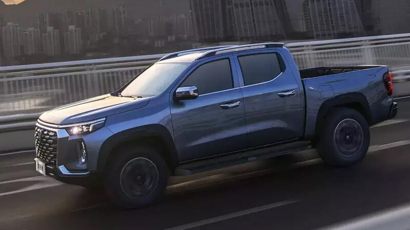 "Azərsu" aylığı 3 300 manata pikap kirayələyir