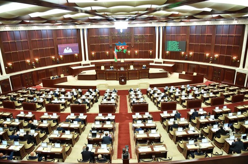 Milli Məclis Dövlət Komitəsinin illik məlumatını təsdiqləyib