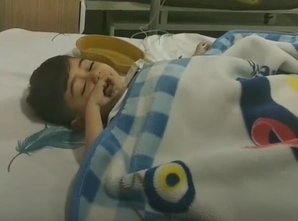 Nadir anadangəlmə anomaliyadan əziyyət çəkən Tuncayın anasından YARDIM ÇAĞIRIŞI - FOTO