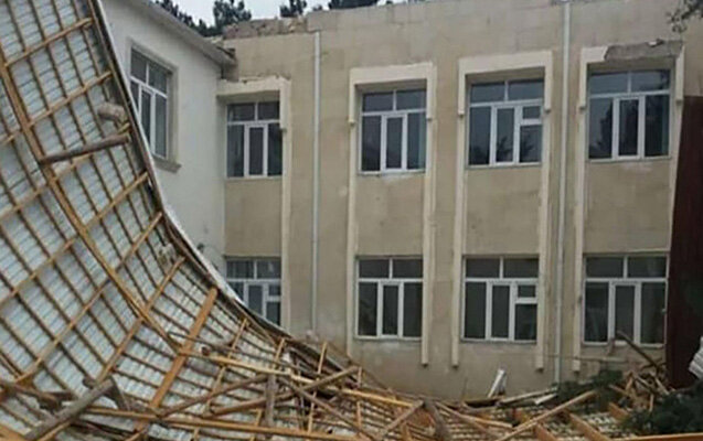 Güclü külək bəzi məktəblərə ziyan vurub