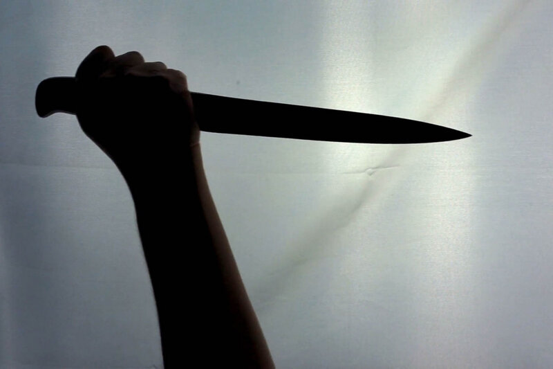 Bakıda qız atasını bıçaqlayıb