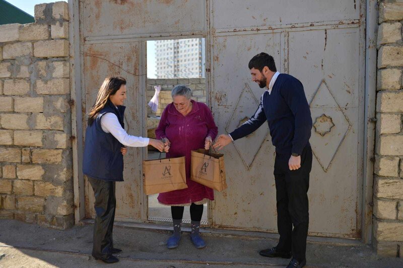 "Azərduz" Yeni il münasibətilə sakinləri təbrik etdi
