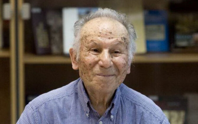 Azərbaycanın məşhur yazıçısı vəfat edib - FOTO