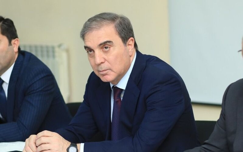 İcra başçısının tikdiyi binada külli miqdarda yeyinti iddiası (FOTO)