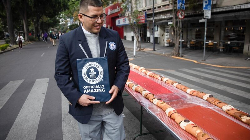 Bişirdikləri ilə Ginnesin Rekordlar kitabına düşdülər - Fotolar