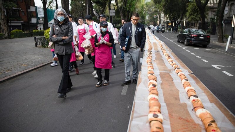 Bişirdikləri ilə Ginnesin Rekordlar kitabına düşdülər - Fotolar